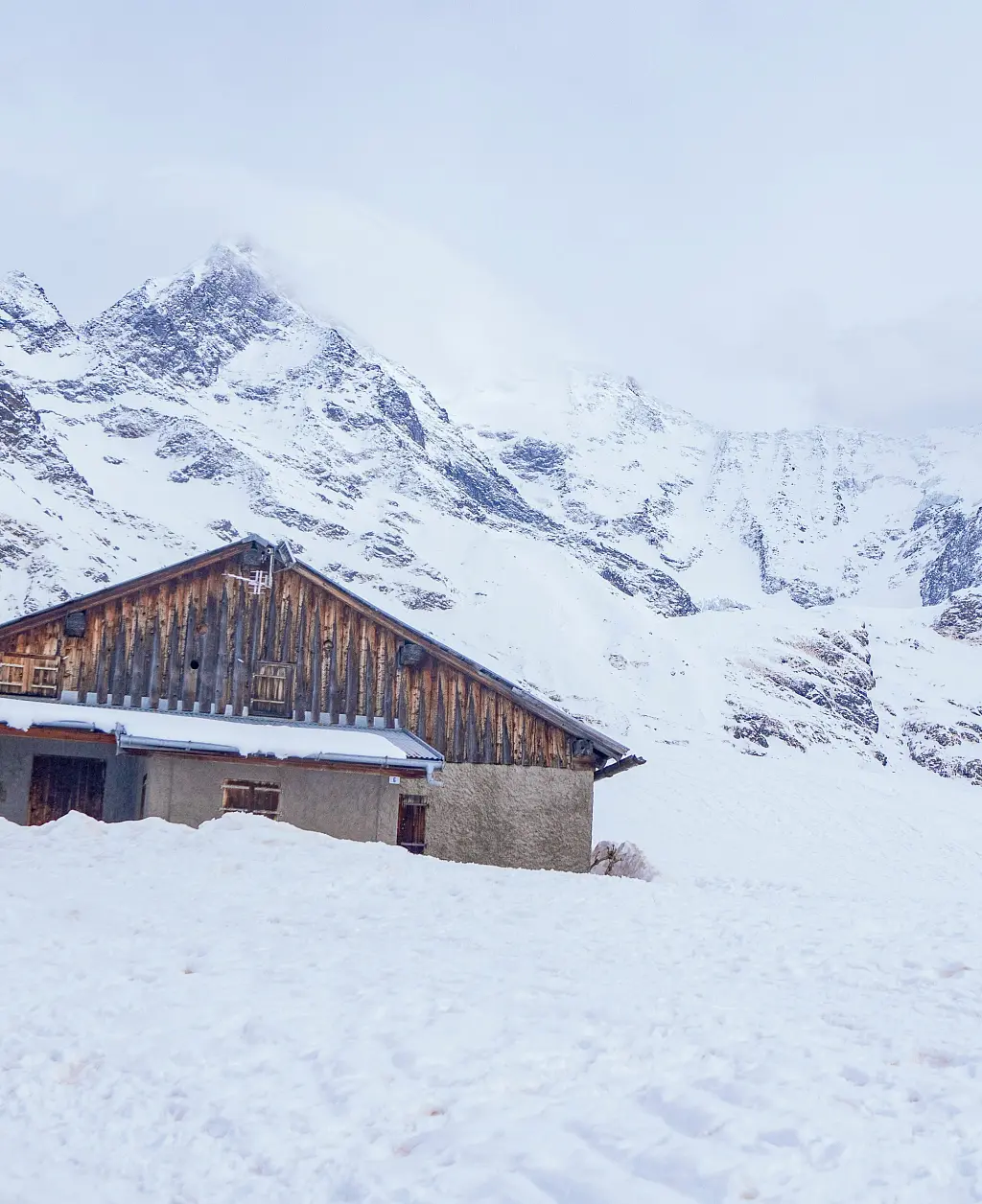 St Gervais Snowy cabin with mountain